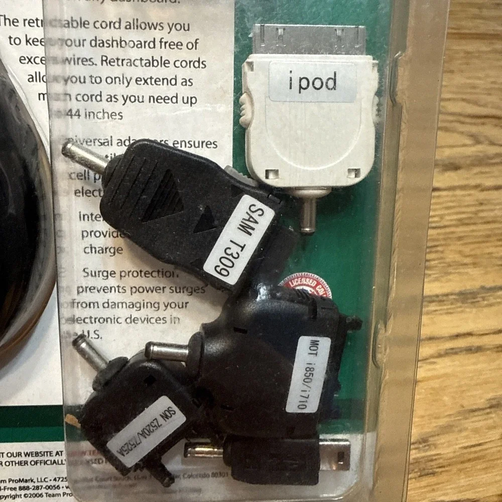 Georgia Bulldogs car adaptor NEW electronics charger Turbo‎ universal NWT
